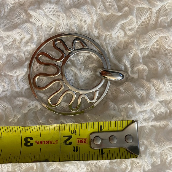 Vintage Sarah Coventry stamped silver long necklace with circular pendant - Picture 3 of 9